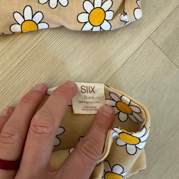 SIIX Collection Daisy Pop Biscotti Frill Zip Footie - Picture 3 of 4